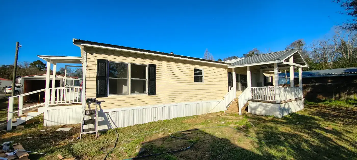 Manufactured home on South Wren Street in Robertsdale, Alabama