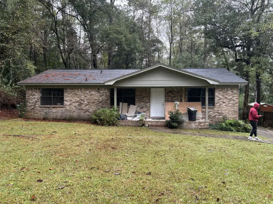 A house we bought and renovated on Buena Vista Drive in Daphne, Alabama, before the work